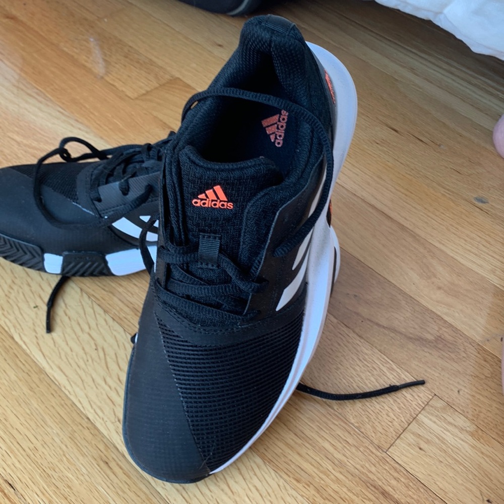 Adidas Brand new tennis shoes